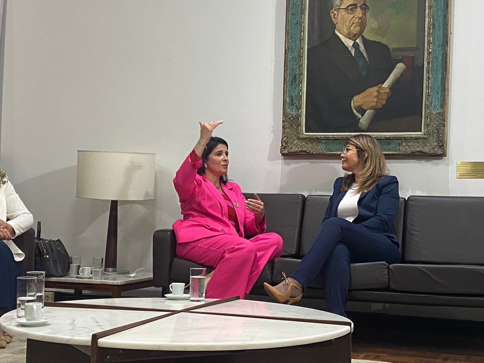 Presidente Nanci e a deputada Adriana Lara